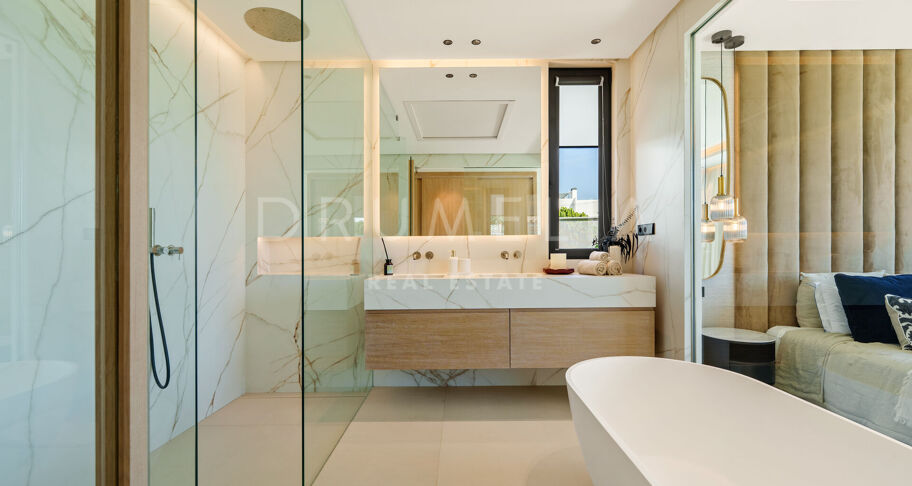 Elegant contemporary villa in Linda Vista Baja, San Pedro de Alcántara