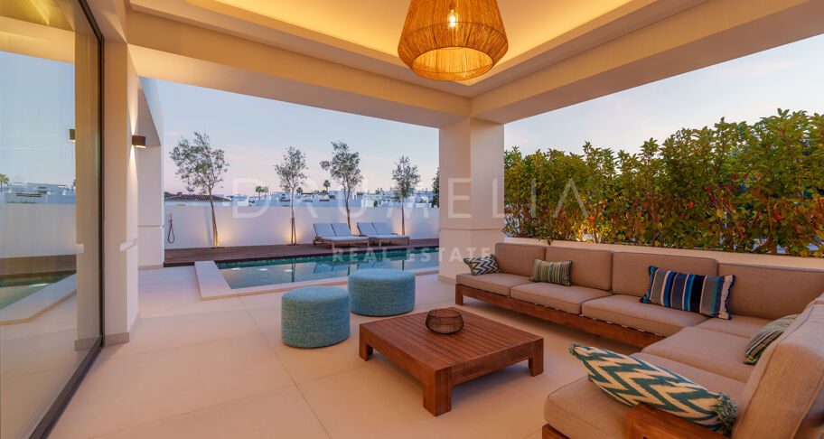 Elegant contemporary villa in Linda Vista Baja, San Pedro de Alcántara