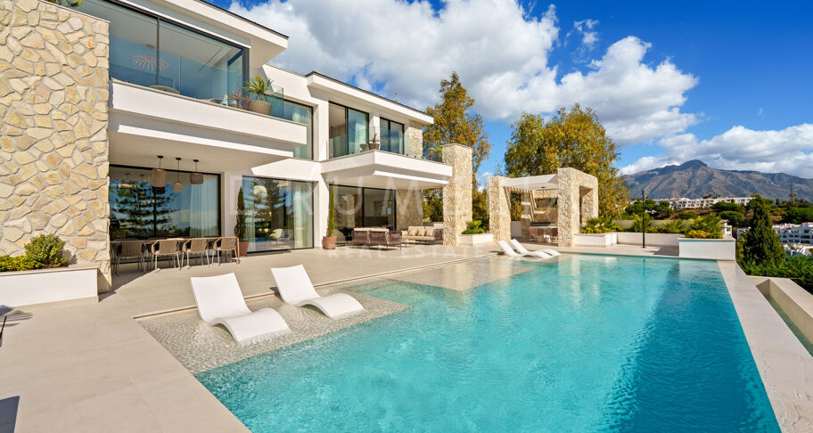 Modern Mediterranean Masterpiece in La Quinta