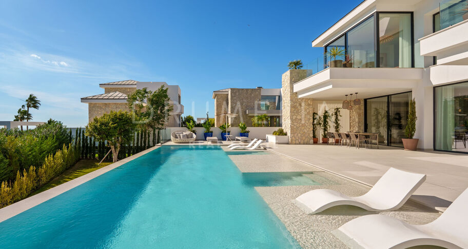 Modern Mediterranean Masterpiece in La Quinta