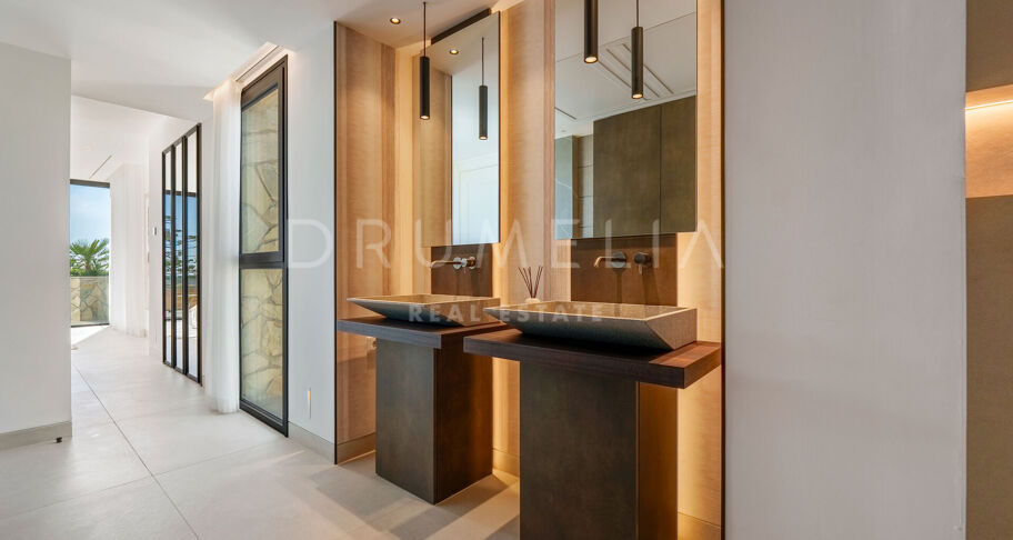 Modern Mediterranean Masterpiece in La Quinta
