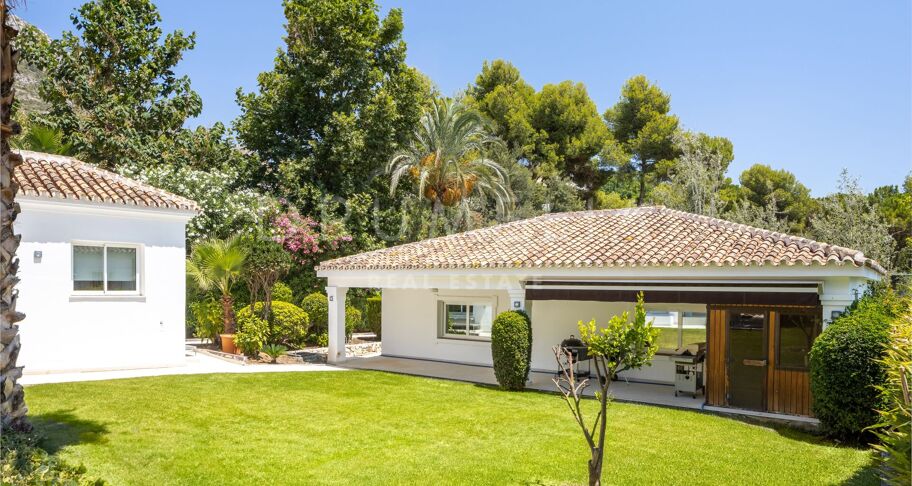 Elegant medelhavsvilla i Cascada de Camoján, Marbella