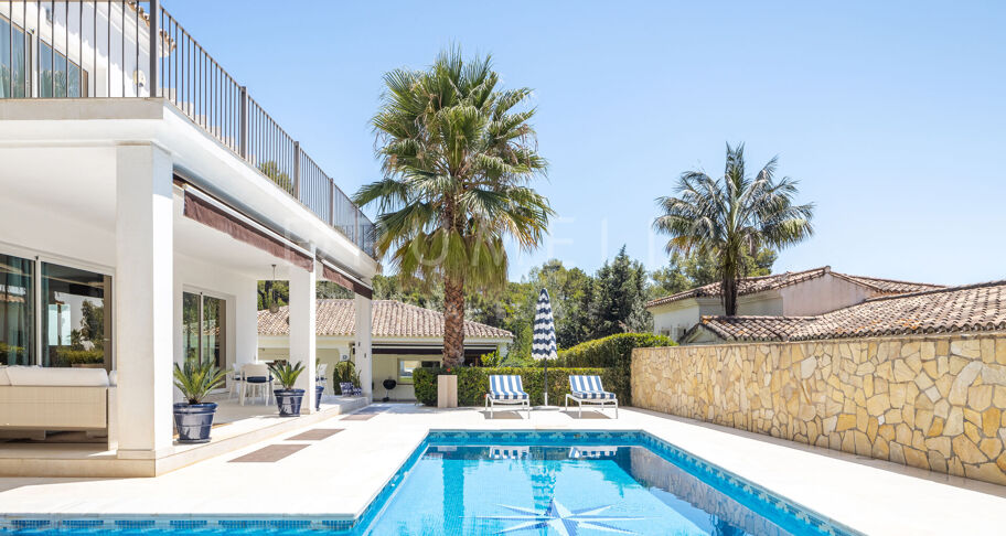 Elegant medelhavsvilla i Cascada de Camoján, Marbella