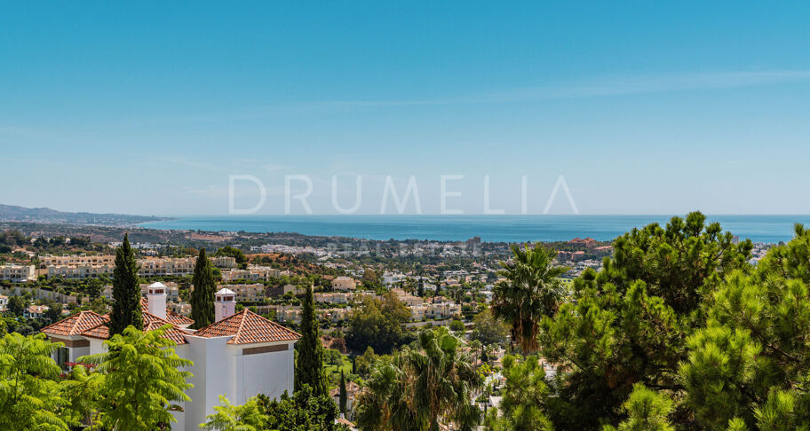 Moderne Duplex med Havutsikt i Las Colinas de Marbella, Benahavís