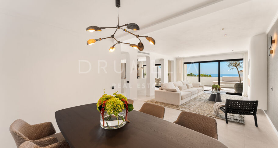 Moderne Duplex med Havutsikt i Las Colinas de Marbella, Benahavís
