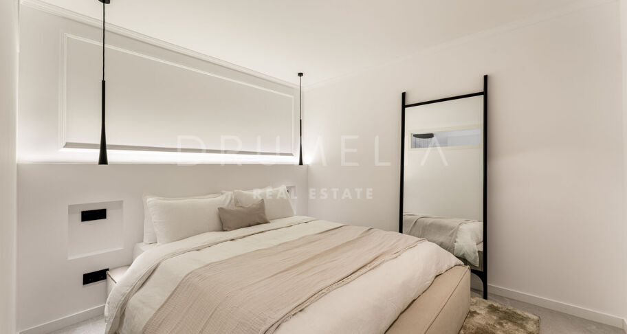 Moderne Duplex med Havutsikt i Las Colinas de Marbella, Benahavís