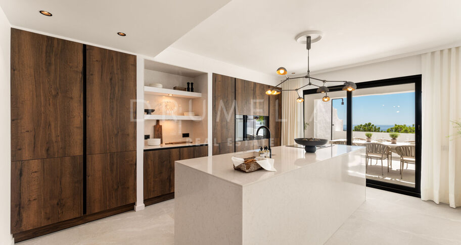 Moderne Duplex med Havutsikt i Las Colinas de Marbella, Benahavís