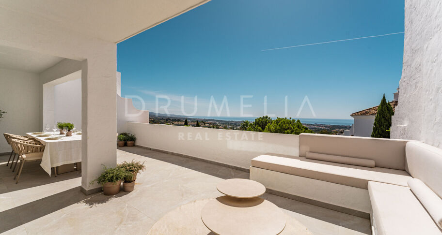Moderne Duplex med Havutsikt i Las Colinas de Marbella, Benahavís