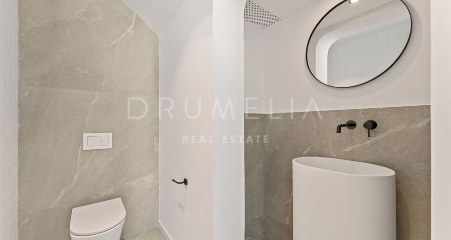Moderne Duplex med Havutsikt i Las Colinas de Marbella, Benahavís