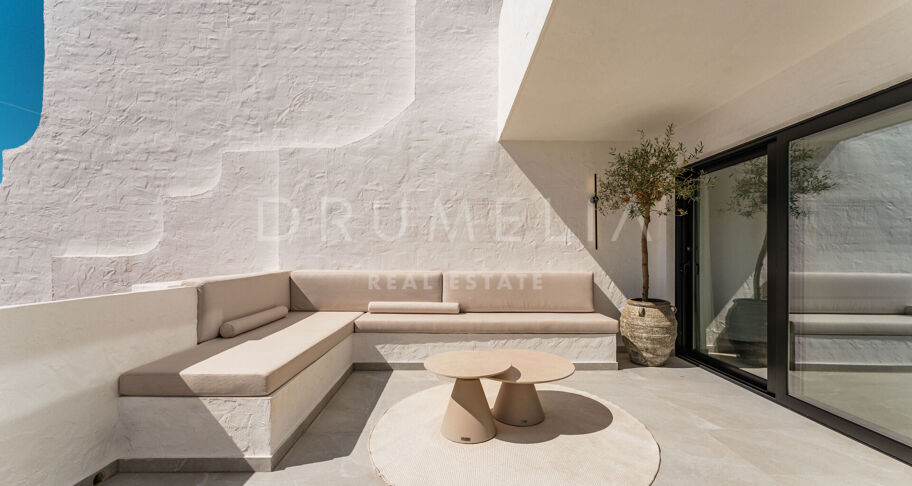 Moderne Duplex med Havutsikt i Las Colinas de Marbella, Benahavís