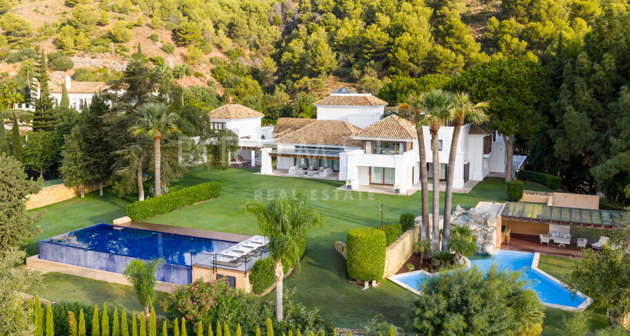 Mediterrane Villa in Cascada de Camoján mit Panoramameerblick