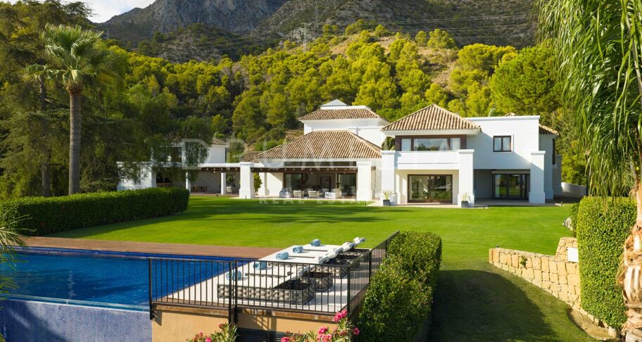 Mediterrane Villa in Cascada de Camoján mit Panoramameerblick