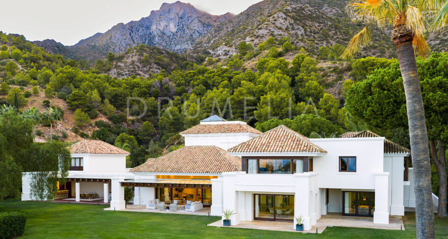 Mediterrane Villa in Cascada de Camoján mit Panoramameerblick