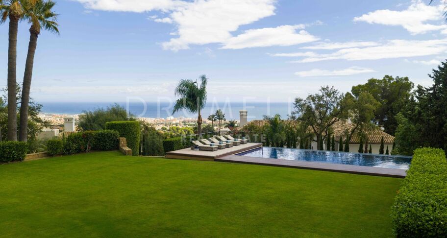 Mediterrane Villa in Cascada de Camoján mit Panoramameerblick