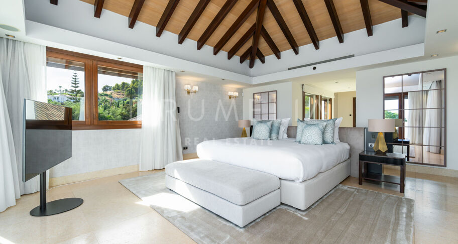 Mediterrane Villa in Cascada de Camoján mit Panoramameerblick