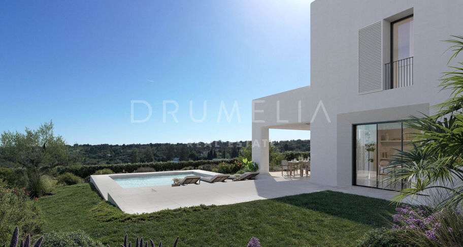 Moderne villa med 4 soverom omgitt av natur i Sotogrande