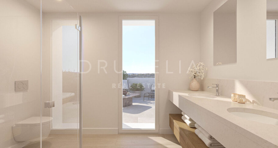 Moderne villa med 4 soverom omgitt av natur i Sotogrande