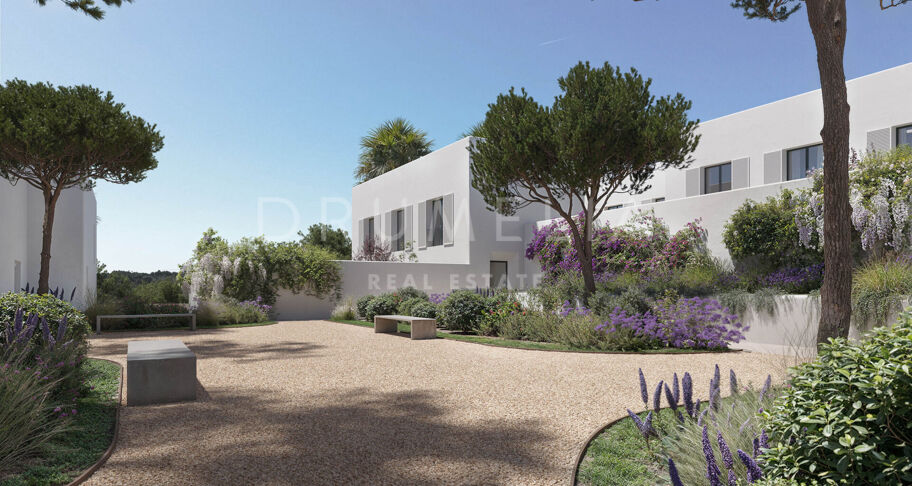 Moderne villa med 4 soverom omgitt av natur i Sotogrande