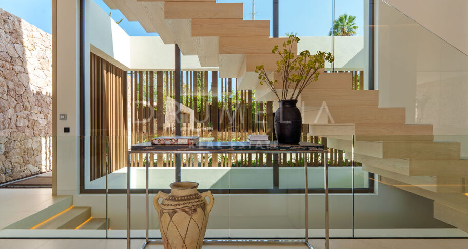 Luxury villa with a privileged location on the Golden Mile