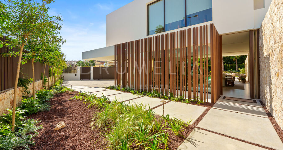 Luxury villa with a privileged location on the Golden Mile