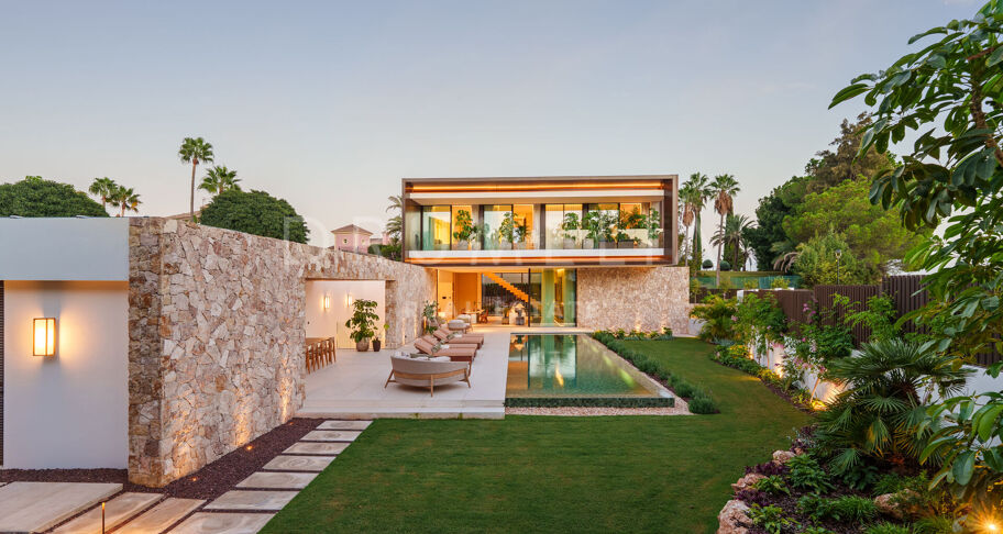 Luxury villa with a privileged location on the Golden Mile