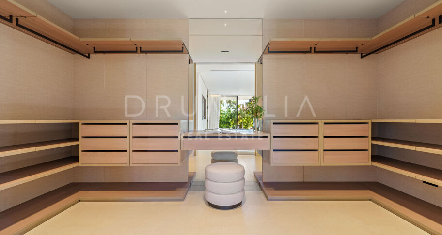 Luxury villa with a privileged location on the Golden Mile