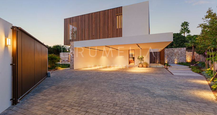 Luxury villa with a privileged location on the Golden Mile
