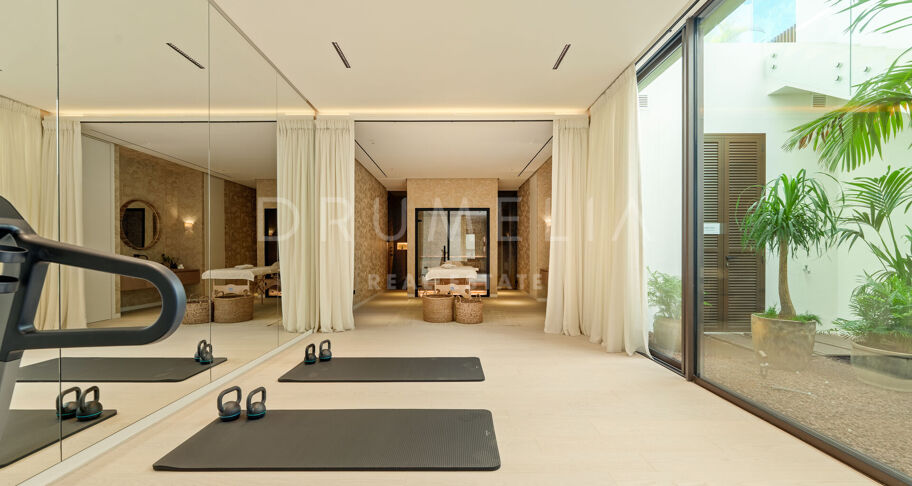 Luxury villa with a privileged location on the Golden Mile