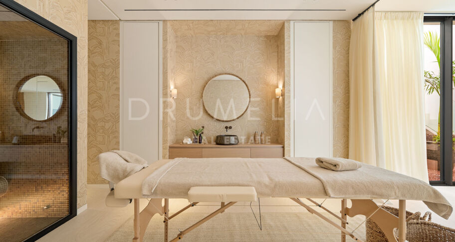 Luxury villa with a privileged location on the Golden Mile