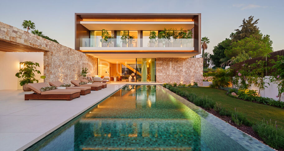 Luxury villa with a privileged location on the Golden Mile