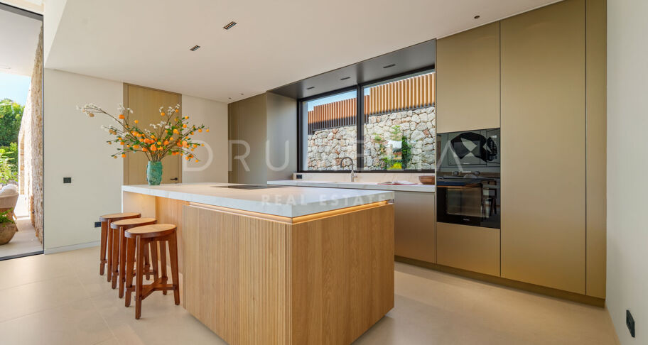 Luxury villa with a privileged location on the Golden Mile