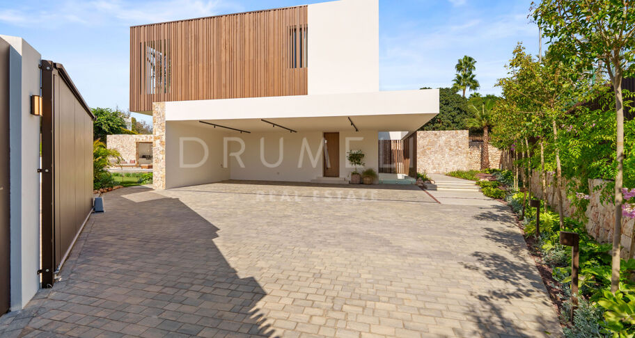 Luxury villa with a privileged location on the Golden Mile