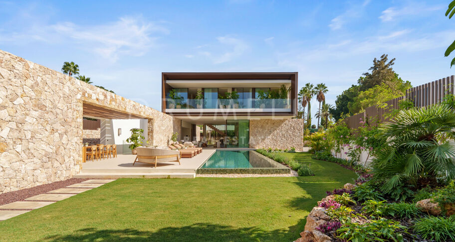 Luxury villa with a privileged location on the Golden Mile