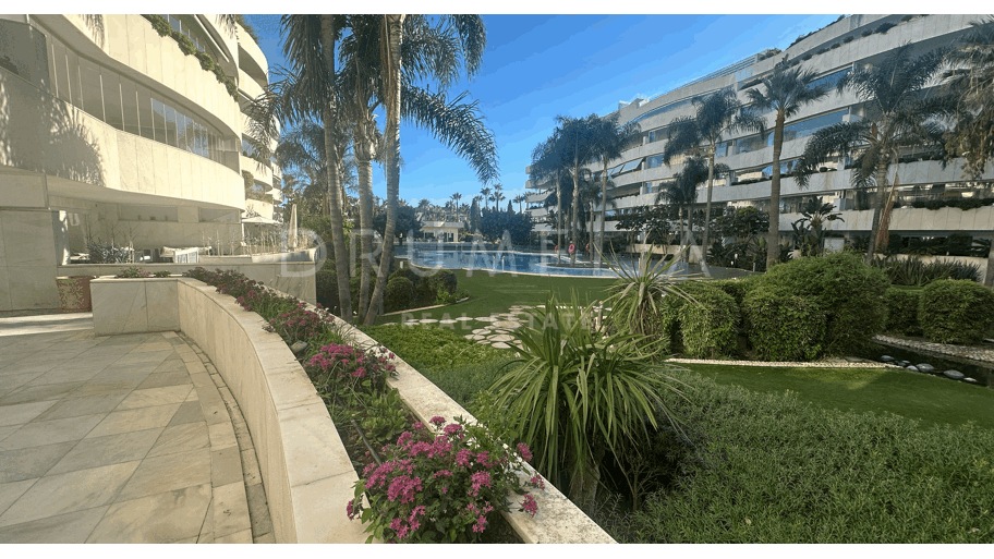 Элегантная Квартира на Первом Этажe в El Embrujo Marbella