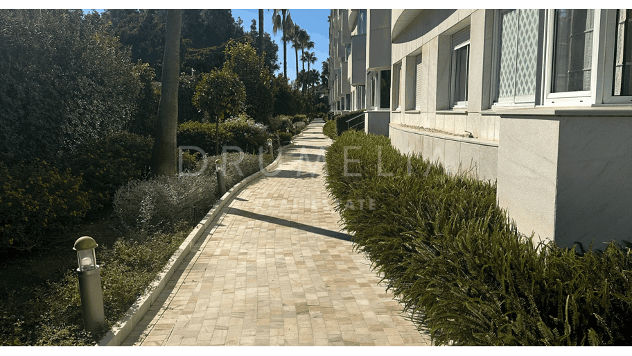 Элегантная Квартира на Первом Этажe в El Embrujo Marbella