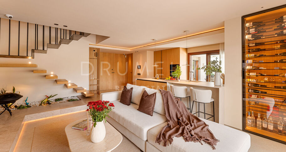 Renovated Penthouse with Style and Privacy in Lomas del Rey