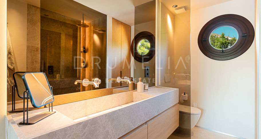 Renovated Penthouse with Style and Privacy in Lomas del Rey
