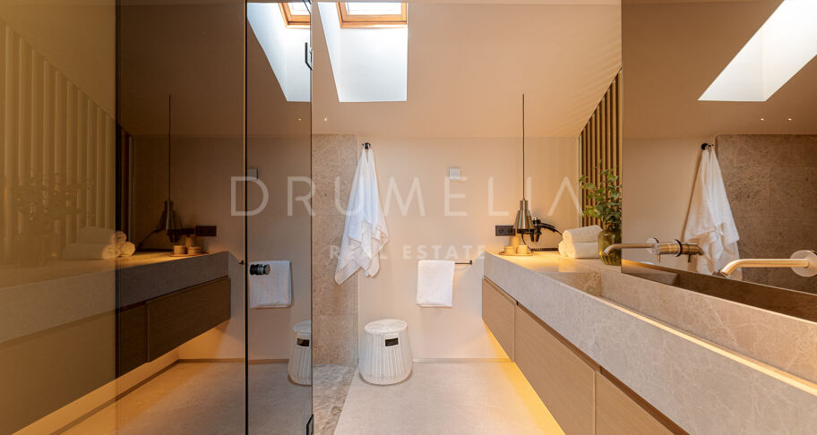 Renovated Penthouse with Style and Privacy in Lomas del Rey