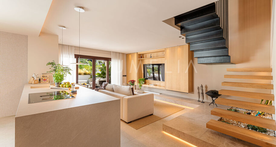 Renovated Penthouse with Style and Privacy in Lomas del Rey