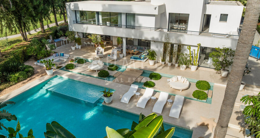 Isla Brisa — an incredible contemporary home on the front line of the golf course in Las Brisas, Nueva Andalucía, Marbella