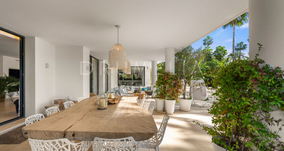 Isla Brisa — an incredible contemporary home on the front line of the golf course in Las Brisas, Nueva Andalucía, Marbella