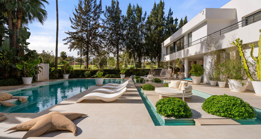 Isla Brisa — an incredible contemporary home on the front line of the golf course in Las Brisas, Nueva Andalucía, Marbella
