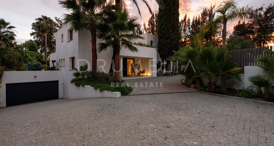 Isla Brisa — an incredible contemporary home on the front line of the golf course in Las Brisas, Nueva Andalucía, Marbella