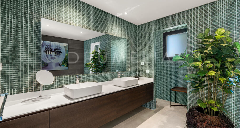 Isla Brisa — an incredible contemporary home on the front line of the golf course in Las Brisas, Nueva Andalucía, Marbella