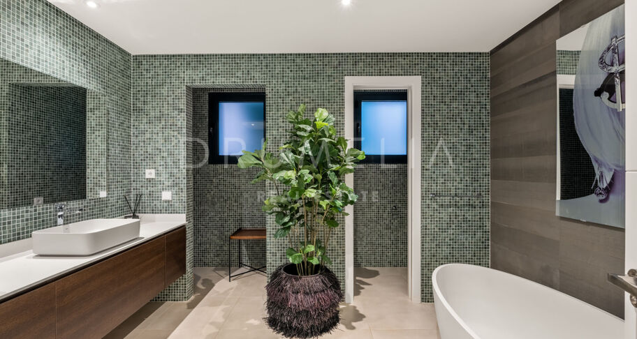 Isla Brisa — an incredible contemporary home on the front line of the golf course in Las Brisas, Nueva Andalucía, Marbella
