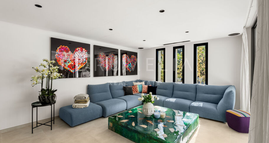 Isla Brisa — an incredible contemporary home on the front line of the golf course in Las Brisas, Nueva Andalucía, Marbella