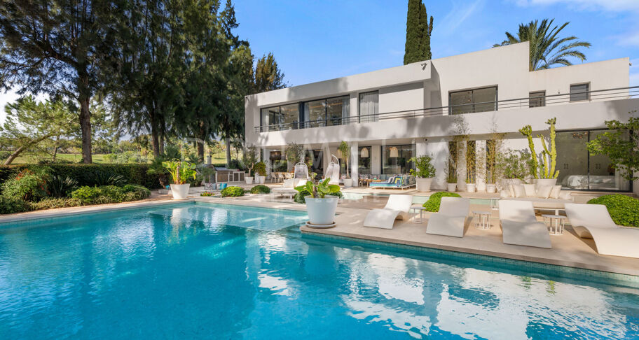 Isla Brisa — an incredible contemporary home on the front line of the golf course in Las Brisas, Nueva Andalucía, Marbella