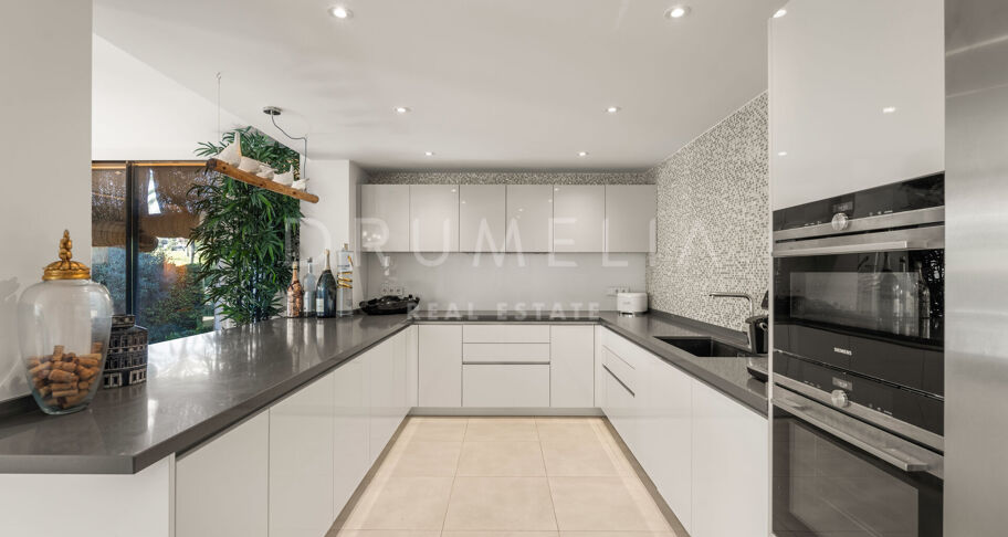 Isla Brisa — an incredible contemporary home on the front line of the golf course in Las Brisas, Nueva Andalucía, Marbella