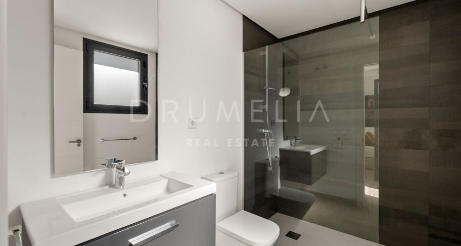 Isla Brisa — an incredible contemporary home on the front line of the golf course in Las Brisas, Nueva Andalucía, Marbella