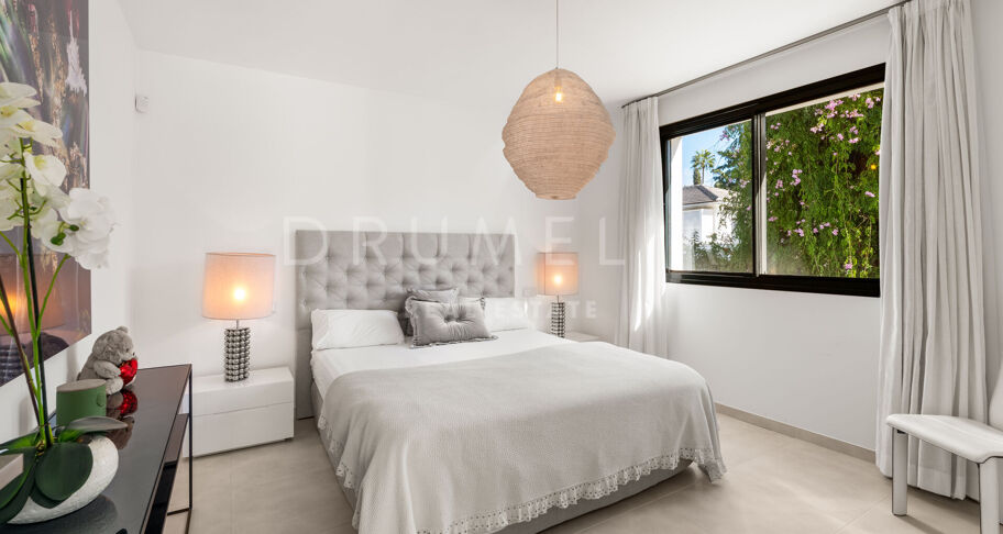 Isla Brisa — an incredible contemporary home on the front line of the golf course in Las Brisas, Nueva Andalucía, Marbella